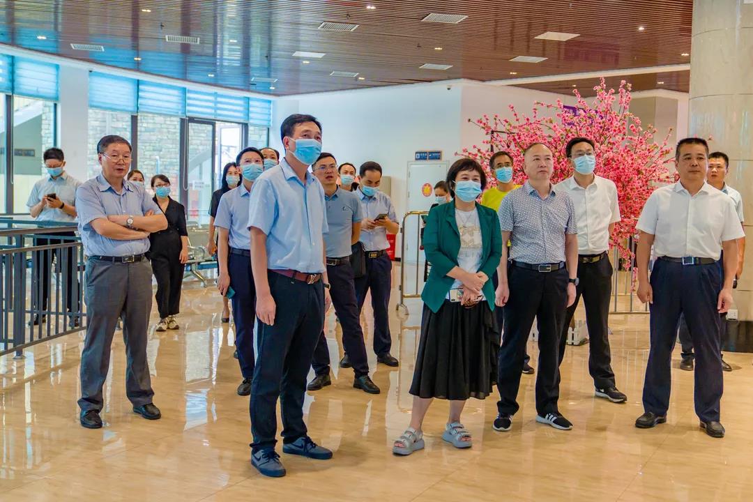 ����ʡ���f����ϯ���t���W�RӢɽ�ļ����������{��