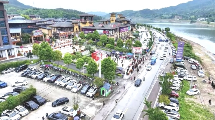 Ӣɽ������@���ζȼم^�����������M��